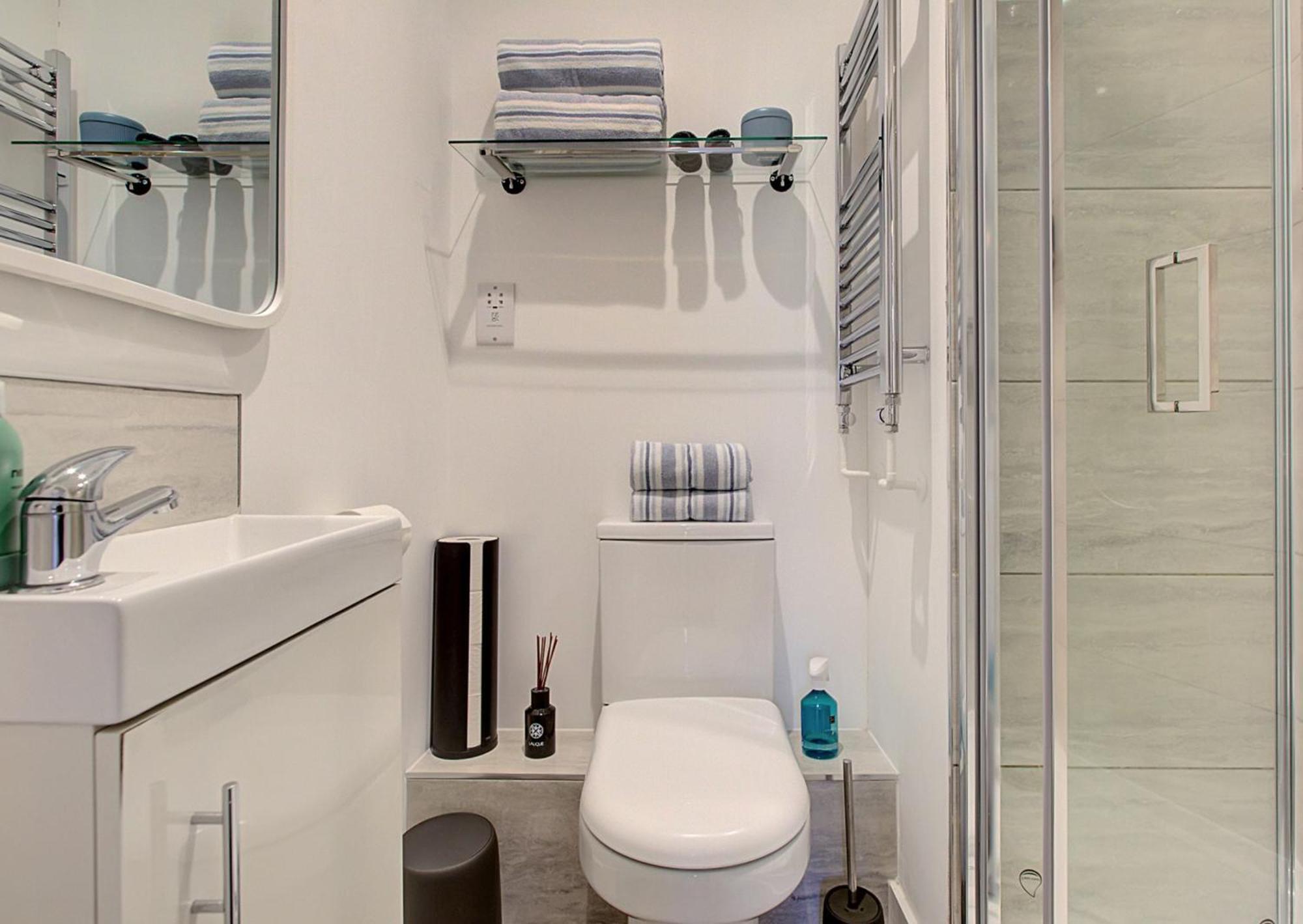 Stylish, Business Traveller Friendly Apartment, With Free Parking And Netflix Farnborough  Dış mekan fotoğraf