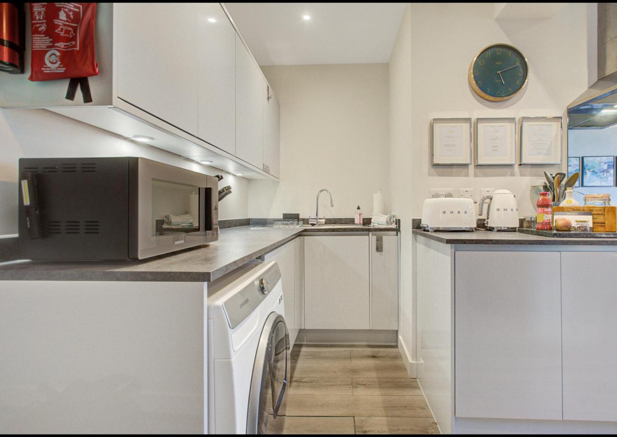 Stylish, Business Traveller Friendly Apartment, With Free Parking And Netflix Farnborough  Dış mekan fotoğraf