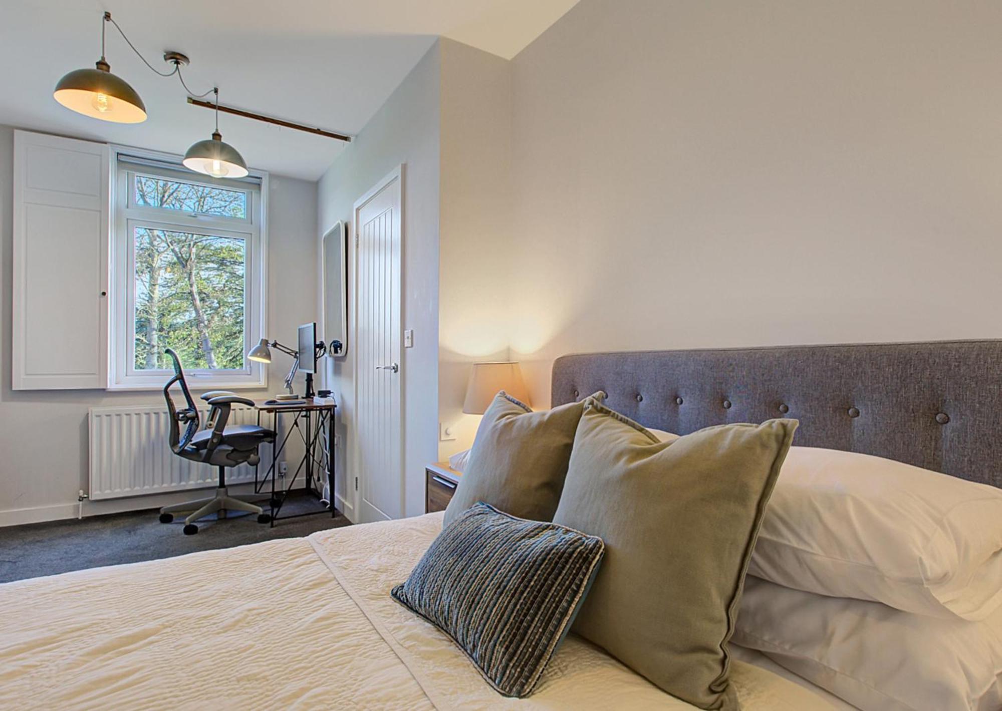 Stylish, Business Traveller Friendly Apartment, With Free Parking And Netflix Farnborough  Dış mekan fotoğraf